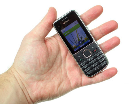 'Đập hộp' di động 3G rẻ nhất của Nokia