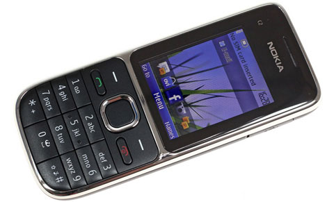 'Đập hộp' di động 3G rẻ nhất của Nokia