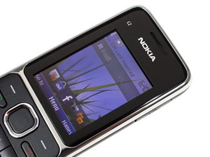 'Đập hộp' di động 3G rẻ nhất của Nokia