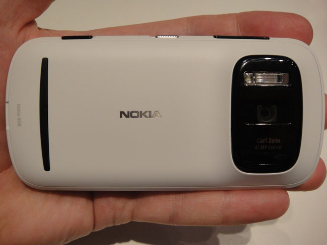 Đưa công nghệ camera PureView vào dòng Lumia