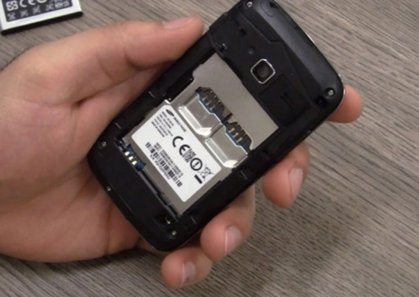 Galaxy Y Duos hai sim giá 4,5 triệu