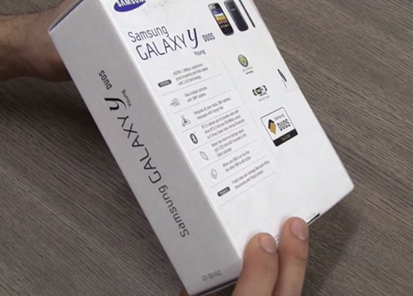 Galaxy Y Duos hai sim giá 4,5 triệu