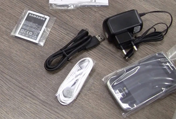 Galaxy Y Duos hai sim giá 4,5 triệu