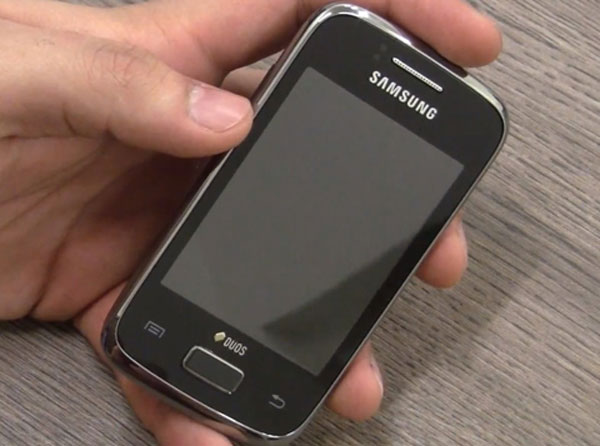 Galaxy Y Duos hai sim giá 4,5 triệu
