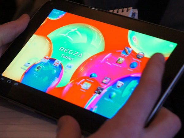 Toshiba AT470 dùng màn hình Super AMOLED