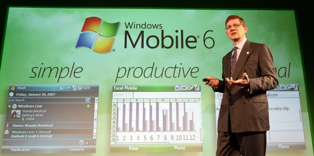 Windows Mobile sau này được thay thế bằng Windows Phone 7 và Windows Phone 8  Bill Gates: Microsoft "sai lầm" trong chiến lược di động