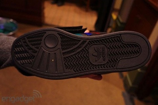 Google trình làng... giày thông minh