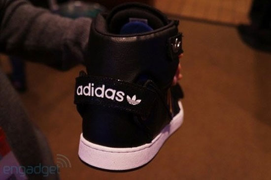 Google trình làng... giày thông minh