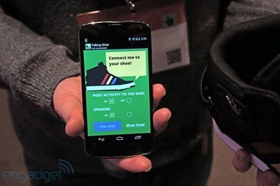 Google trình làng... giày thông minh