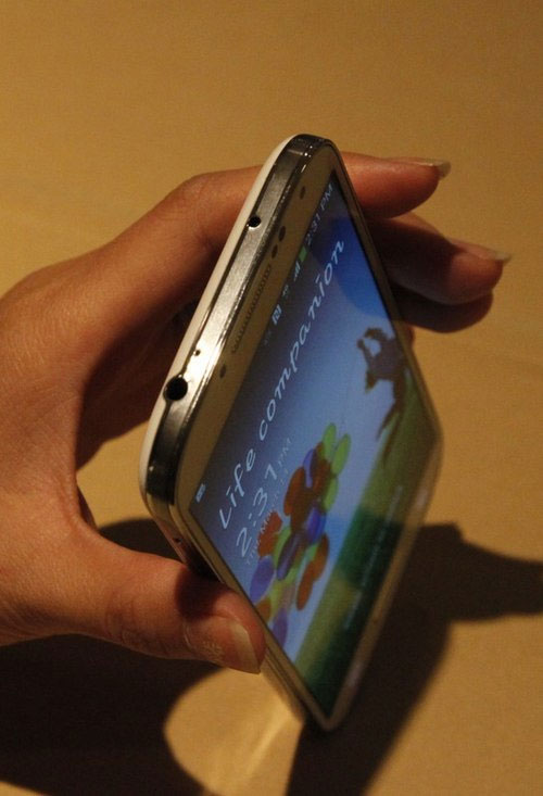 Galaxy S4 trình làng với màn hình Full HD, mỏng 7,8 mm