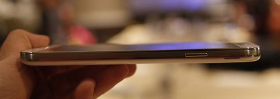 Galaxy S4 trình làng với màn hình Full HD, mỏng 7,8 mm