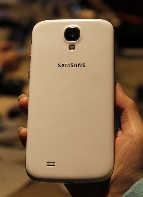 Galaxy S4 trình làng với màn hình Full HD, mỏng 7,8 mm