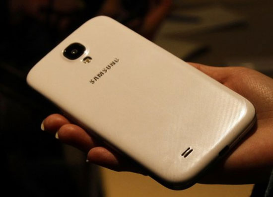 Galaxy S4 trình làng với màn hình Full HD, mỏng 7,8 mm