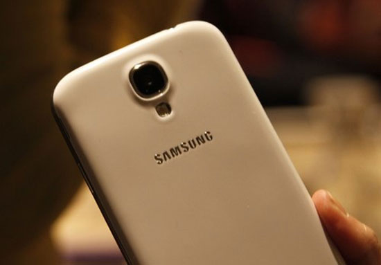 Galaxy S4 trình làng với màn hình Full HD, mỏng 7,8 mm
