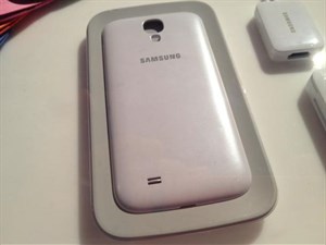 Galaxy S IV có lựa chọn sạc không dây