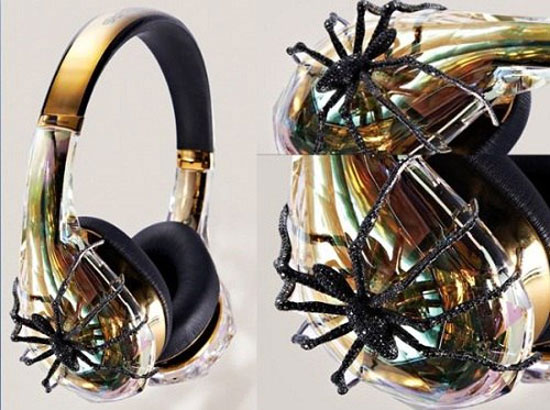 Monster có thiết kế khá rùng rợn.  Bộ đôi tai nghe Monster "khủng"