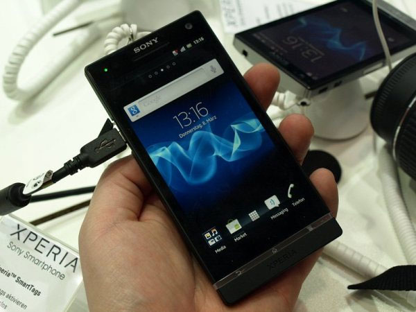Xperia S chỉ chạy Android Gingerbread khi ra mắt Xperia S được cập nhật Jelly Bean tháng này
