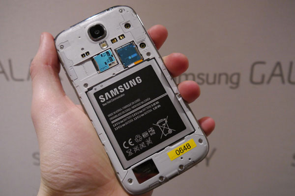Pin khủng 10 tính năng đáng quan tâm trên Samsung Galaxy S IV