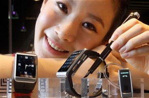 Samsung phát triển đồng hồ thông minh cạnh tranh iWatch