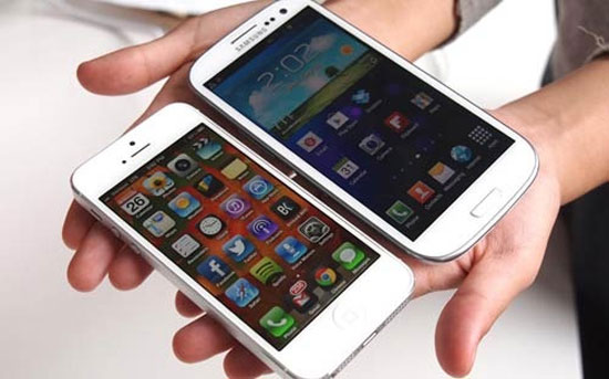 Samsung Galaxy S4 “Galaxy S4 biến iPhone 5 thành... đồ chơi”