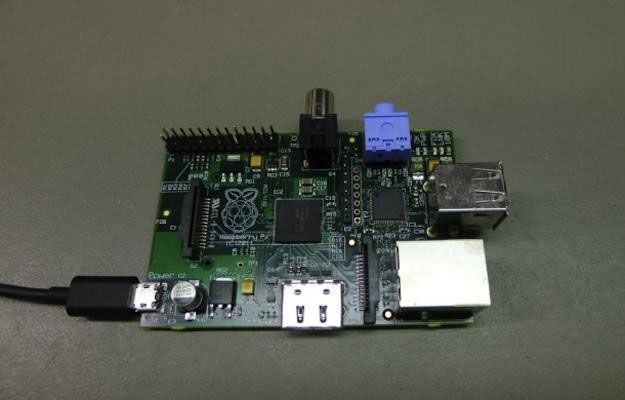 Dây chuyền sản xuất máy Raspberry Pi trở về Anh