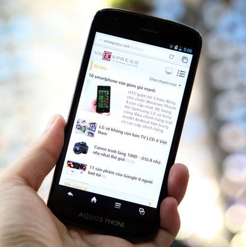 Sharp SH930W có giá chính khoảng 12 triệu đồng. 6 smartphone Full HD chuẩn bị về Việt Nam