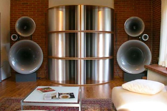 Dàn loa lớn thường có khả năng thể hiện được âm trầm tốt hơn. 6 đặc tính quan trọng tạo nên dàn âm thanh chuẩn