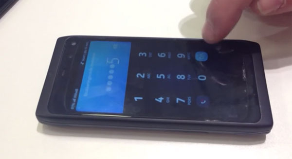 Nokia N950 "Phá" Nokia N950 để qua mặt màn hình khóa