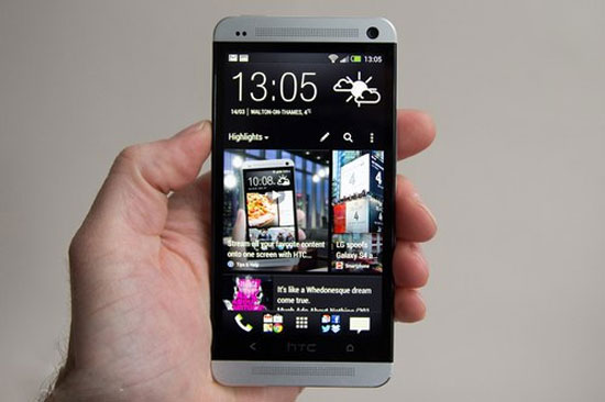 HTC One được bán tại Anh với giá hơn 16 triệu đồng. Galaxy S4 và HTC One cho đặt hàng tại Anh, giá hơn 760 USD