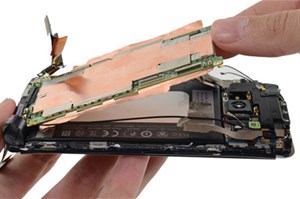 HTC One “đội sổ” về khả năng sửa chữa