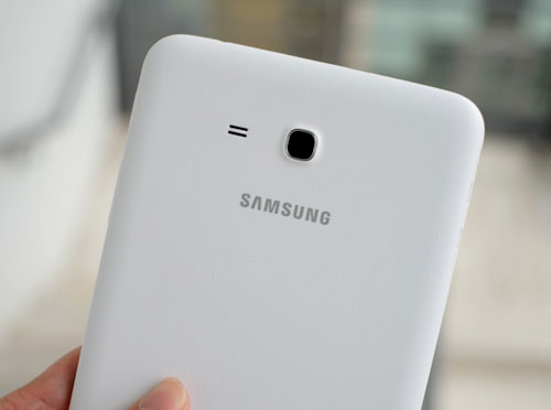 Ảnh thực tế máy tính bảng rẻ nhất của Samsung
