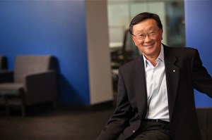 CEO BlackBerry chế nhạo iPhone là “kẻ bám tường”