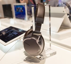 [MWC 2015] Tai nghe cảm ứng không dây Sony MDR-1ABT