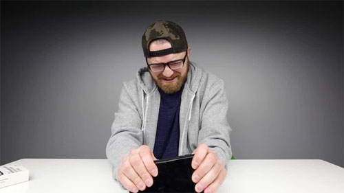 Cùng xem áo giáp chống "cong" dành riêng cho iPhone 6 Plus