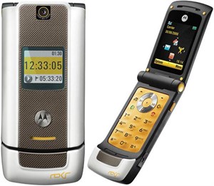 Motorola W6 – Sự hòa hợp của âm nhạc và thể thao