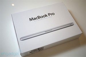 Mở hộp Macbook Pro dùng Intel Core i7 