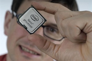 Chip máy chủ 10 lõi mới của Intel giúp giảm chi phí 