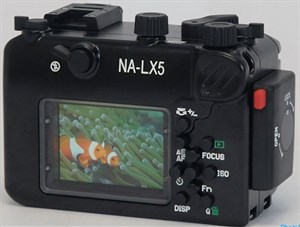 'Áo giáp' cho Lumix LX5 đắt gấp đôi máy