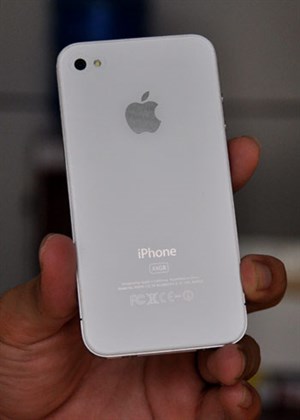 iPhone 4 màu trắng xuất hiện tại TP HCM