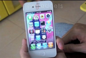 iPhone 4S "dọn đường" cho iPhone 5 ra mắt