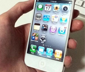 Mẫu thử iPhone 5 so dáng với iPhone 4