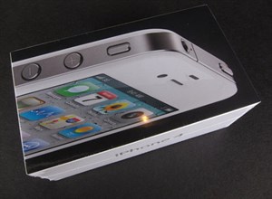 'Đập hộp' iPhone 4 màu trắng
