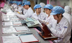 Foxconn hứa giảm giờ làm và tăng lương cho công nhân