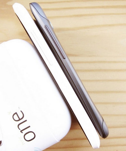 HTC One X đọ dáng với One S