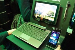 Asus bắt đầu cho đặt mua PadFone tại Đài Loan