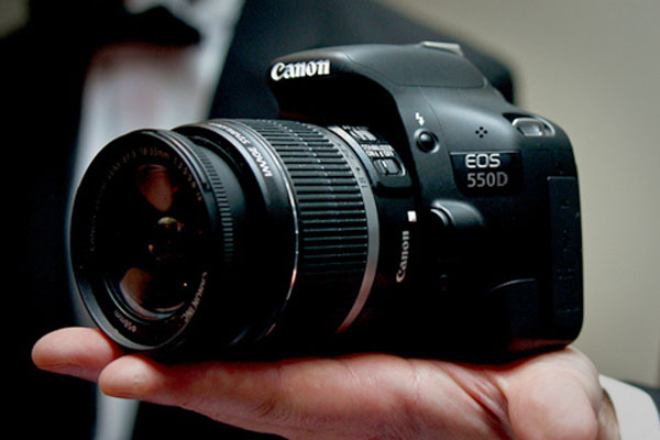 4 mẫu máy ảnh DSLR đang bán tốt