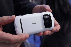 Nokia 808 PureView bán tháng 5, giá 599 euro