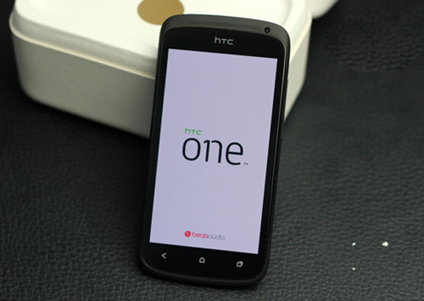 Ảnh thực tế HTC One S đầu tiên về VN