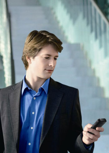 Philips W715 - điện thoại 2 sim 2 sóng pin 'khủng'