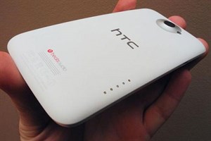 HTC: Bền pin không bằng siêu mỏng